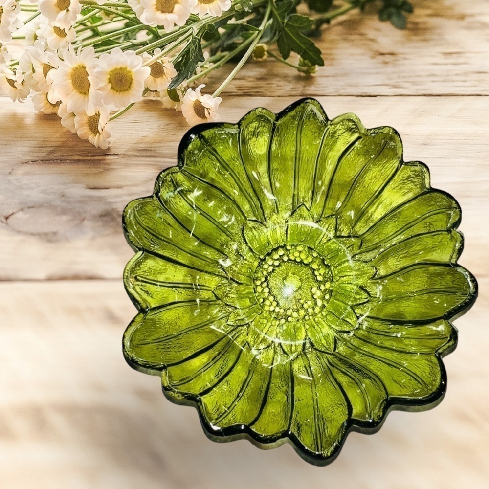 Vintage Indiana Glass Lily Pons Sunflower Bowl 7" Avocado Olive Green 1970s